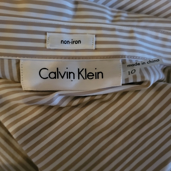 156. Calvin Klein Striped Button down shirt Size 10 - Picture 3 of 3